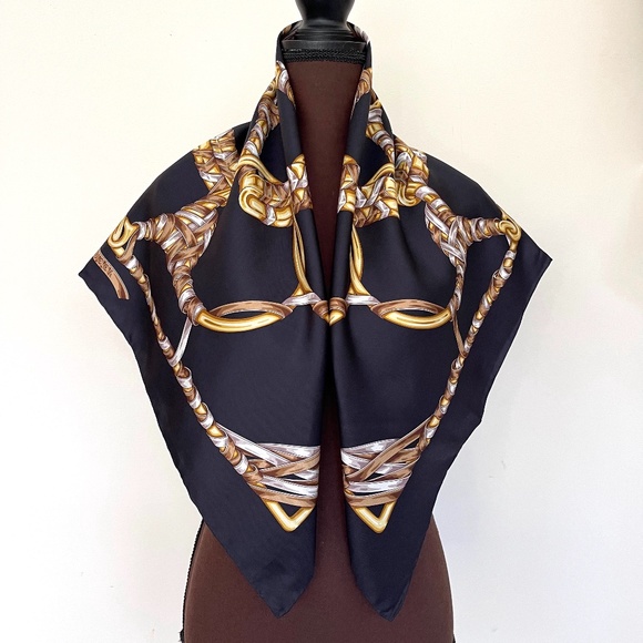 Gucci Scarf Iconic Print Black Silk Wrap with Gucci Gift Box - Picture 1 of 16